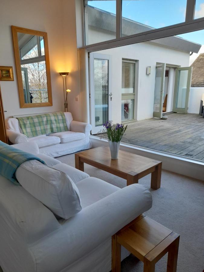 Crow'S Nest Penthouse Apartment With Free Spa Access Somerford Keynes Extérieur photo