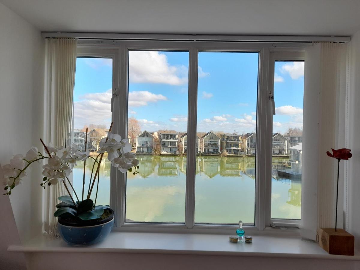 Crow'S Nest Penthouse Apartment With Free Spa Access Somerford Keynes Extérieur photo