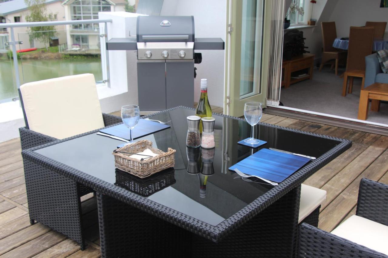 Crow'S Nest Penthouse Apartment With Free Spa Access Somerford Keynes Extérieur photo