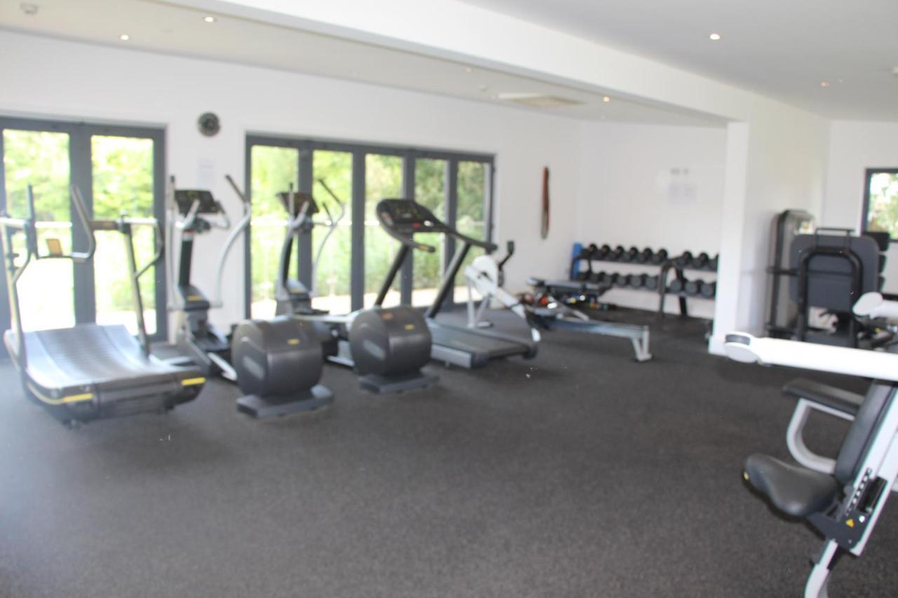 Crow'S Nest Penthouse Apartment With Free Spa Access Somerford Keynes Extérieur photo
